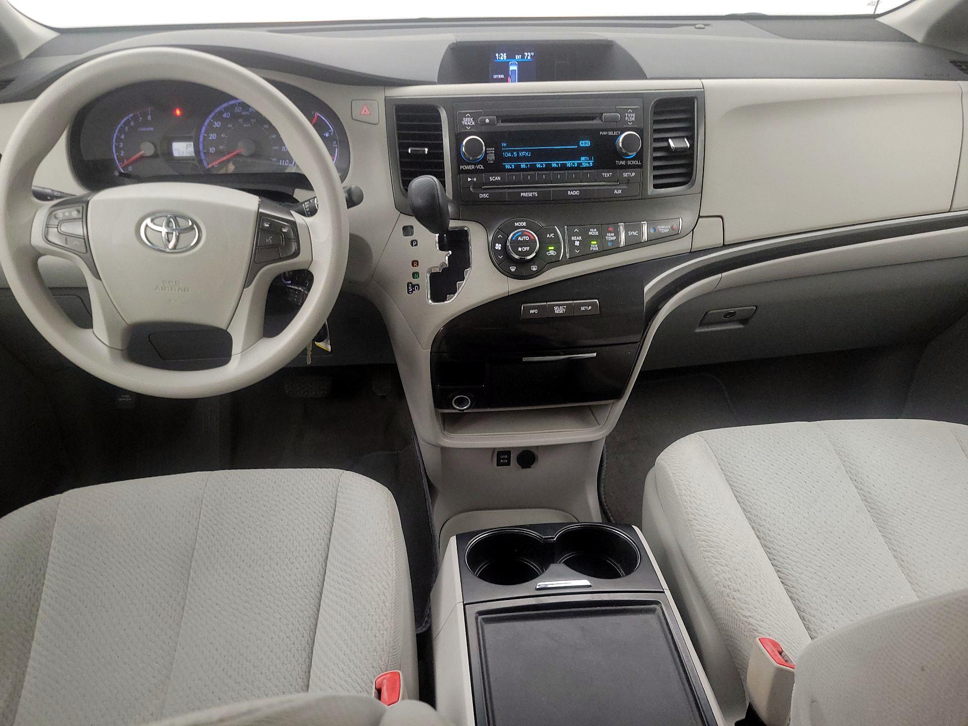 Thumbnail: 2014 Toyota Sienna - 9