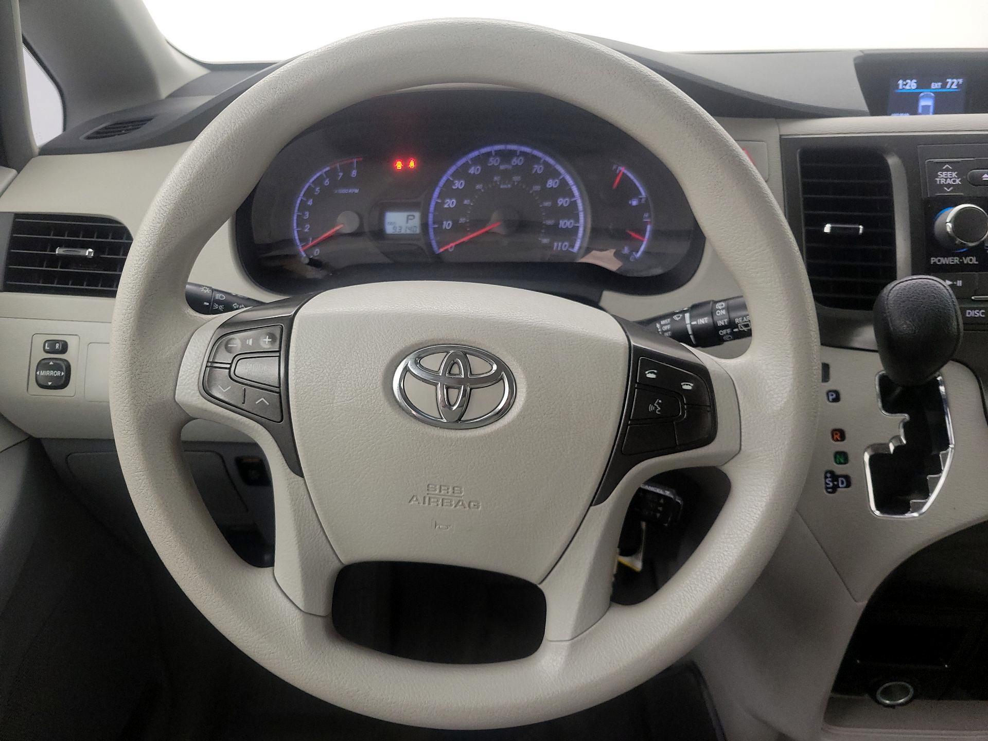 Thumbnail: 2014 Toyota Sienna - 10