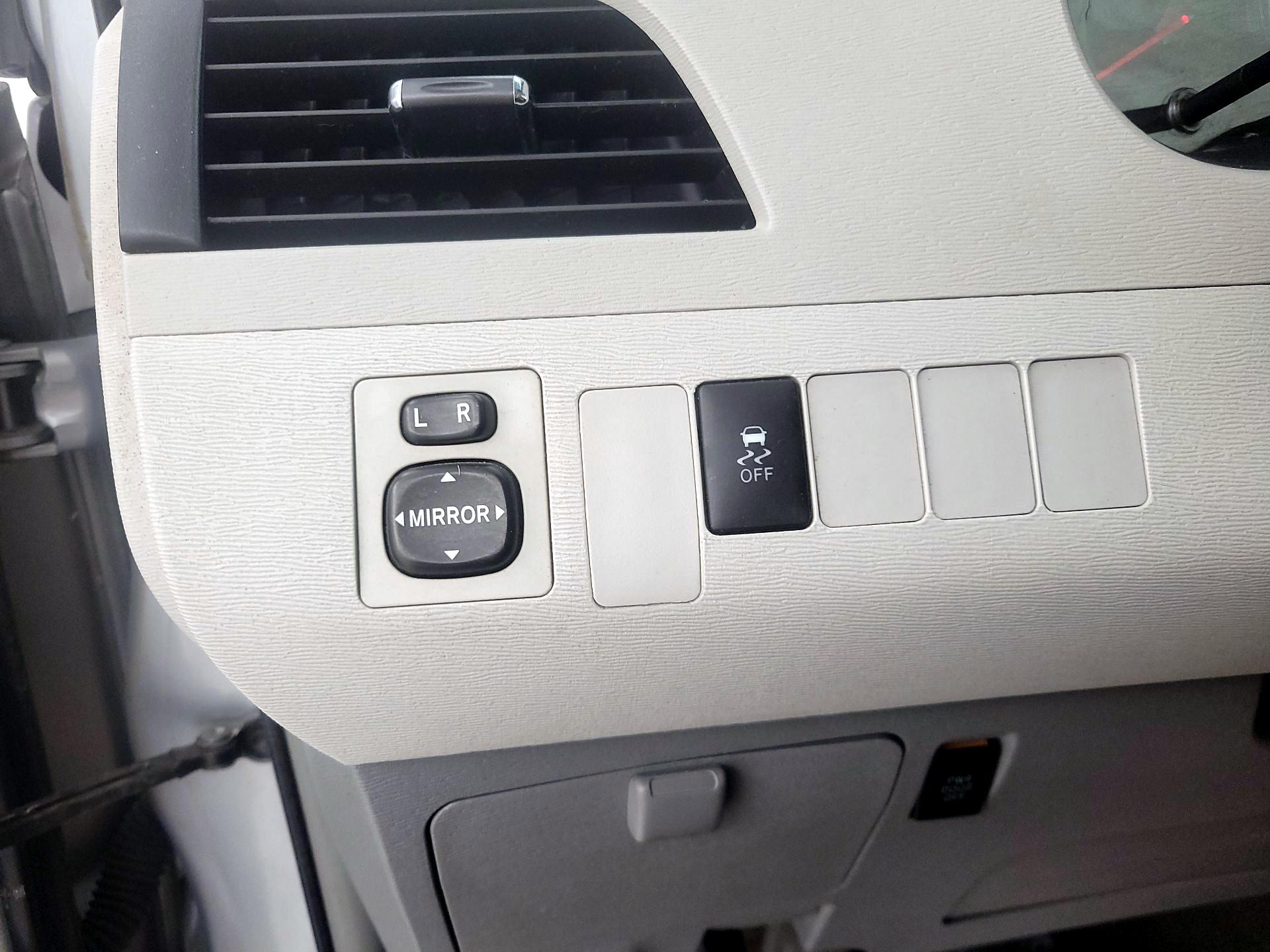 Thumbnail: 2014 Toyota Sienna - 13