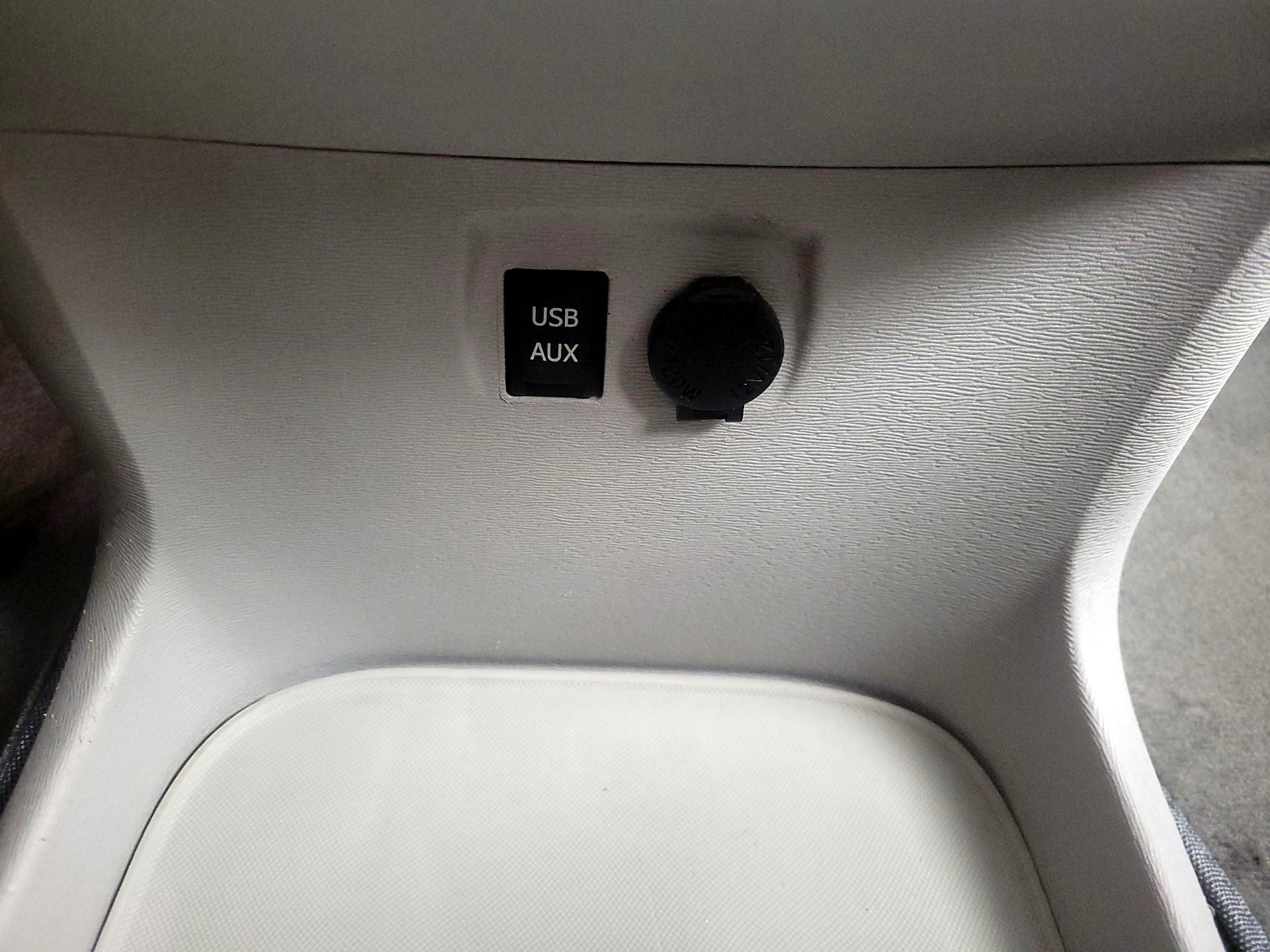 Thumbnail: 2014 Toyota Sienna - 18