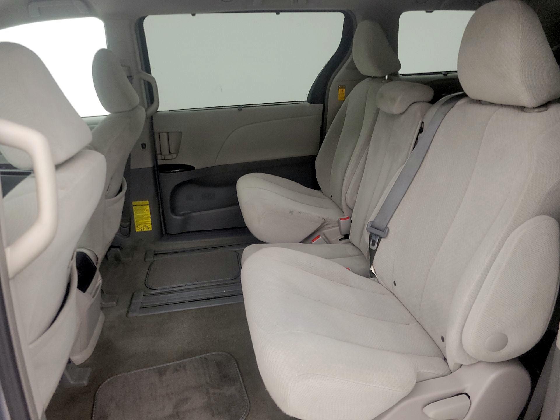 Thumbnail: 2014 Toyota Sienna - 19