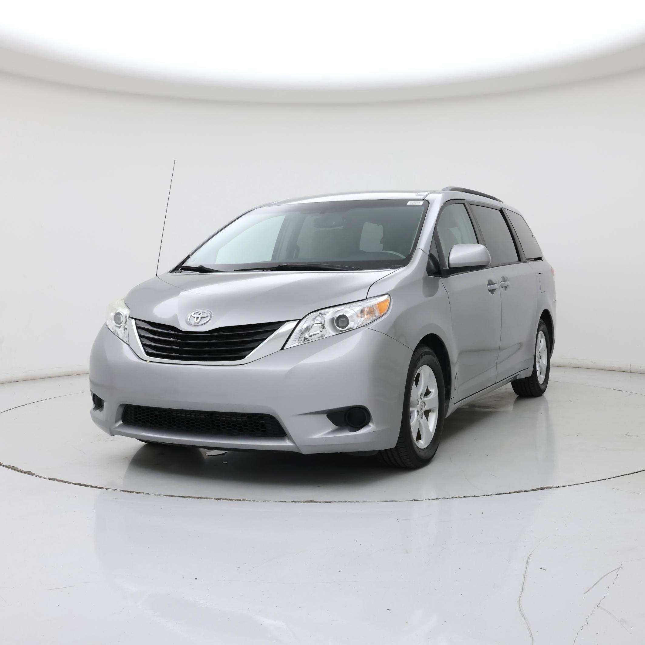 Thumbnail: 2014 Toyota Sienna - 4