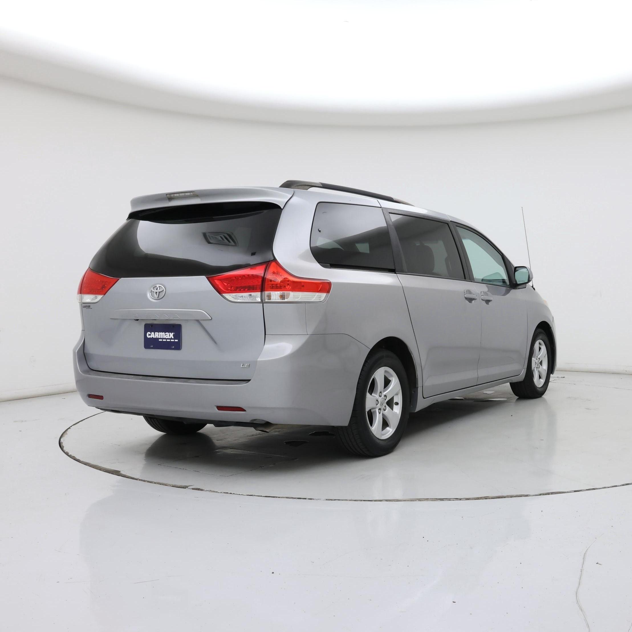 Thumbnail: 2014 Toyota Sienna - 8