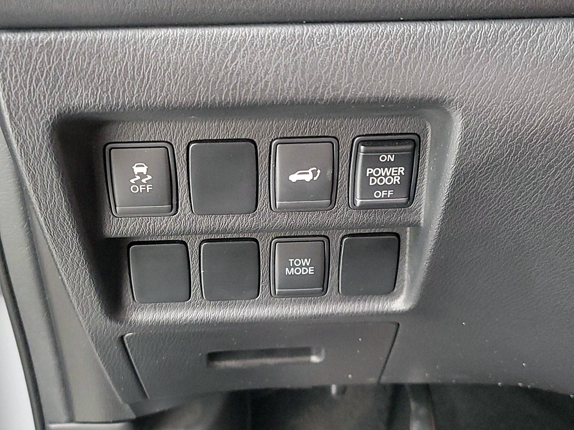 Thumbnail: 2013 Nissan Pathfinder - 13