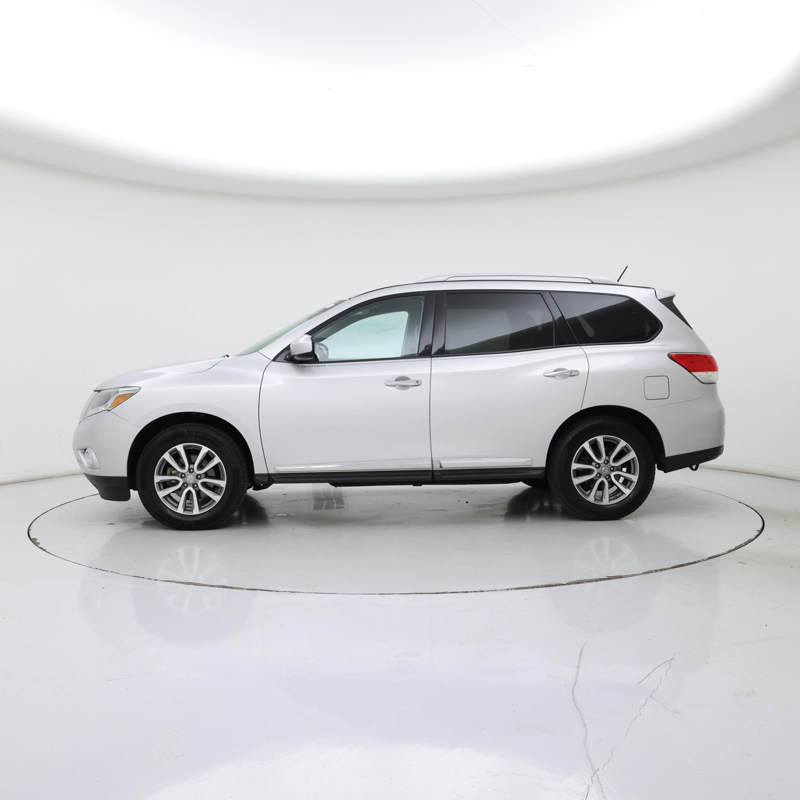 Thumbnail: 2013 Nissan Pathfinder - 3