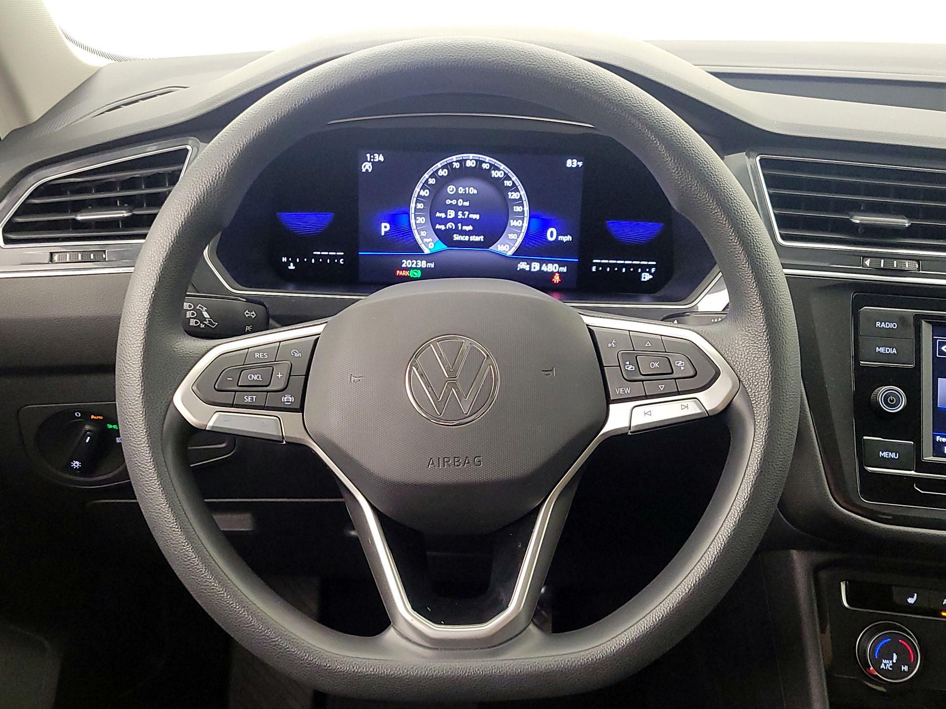 Thumbnail: 2023 Volkswagen Tiguan - 10
