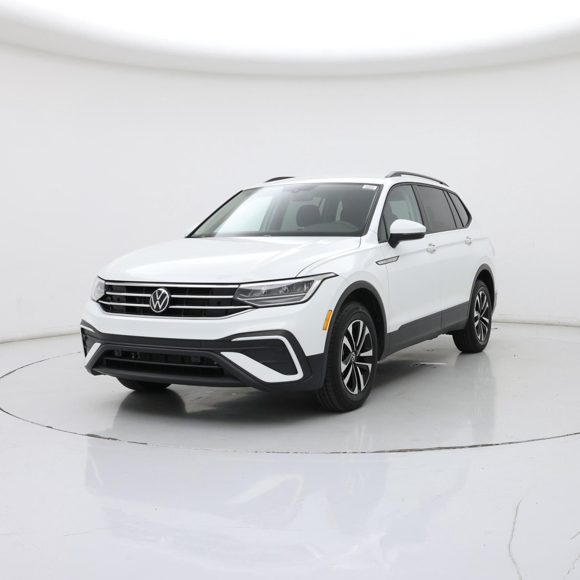 Thumbnail: 2023 Volkswagen Tiguan - 4