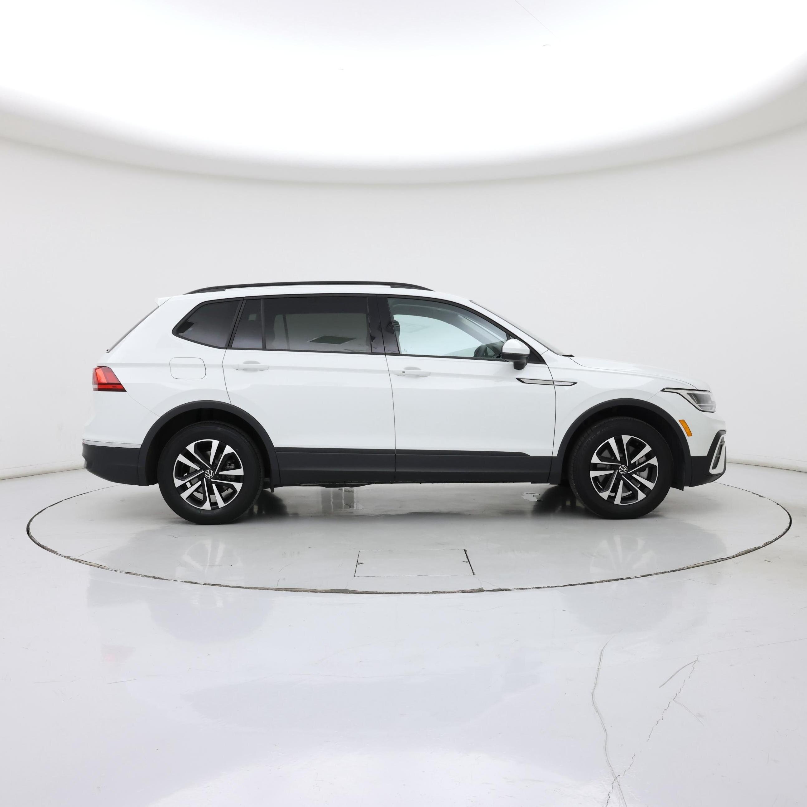 Thumbnail: 2023 Volkswagen Tiguan - 7