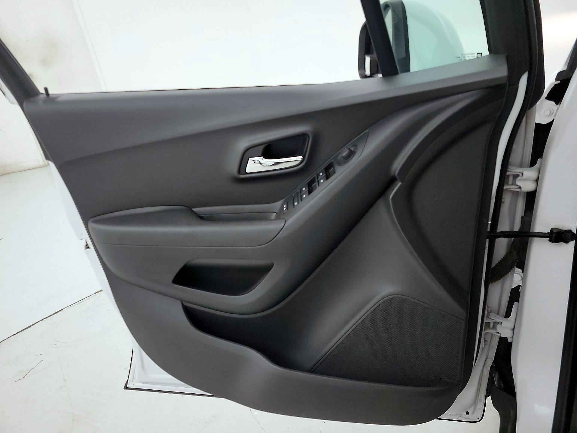 Thumbnail: 2019 Chevrolet Trax - 12