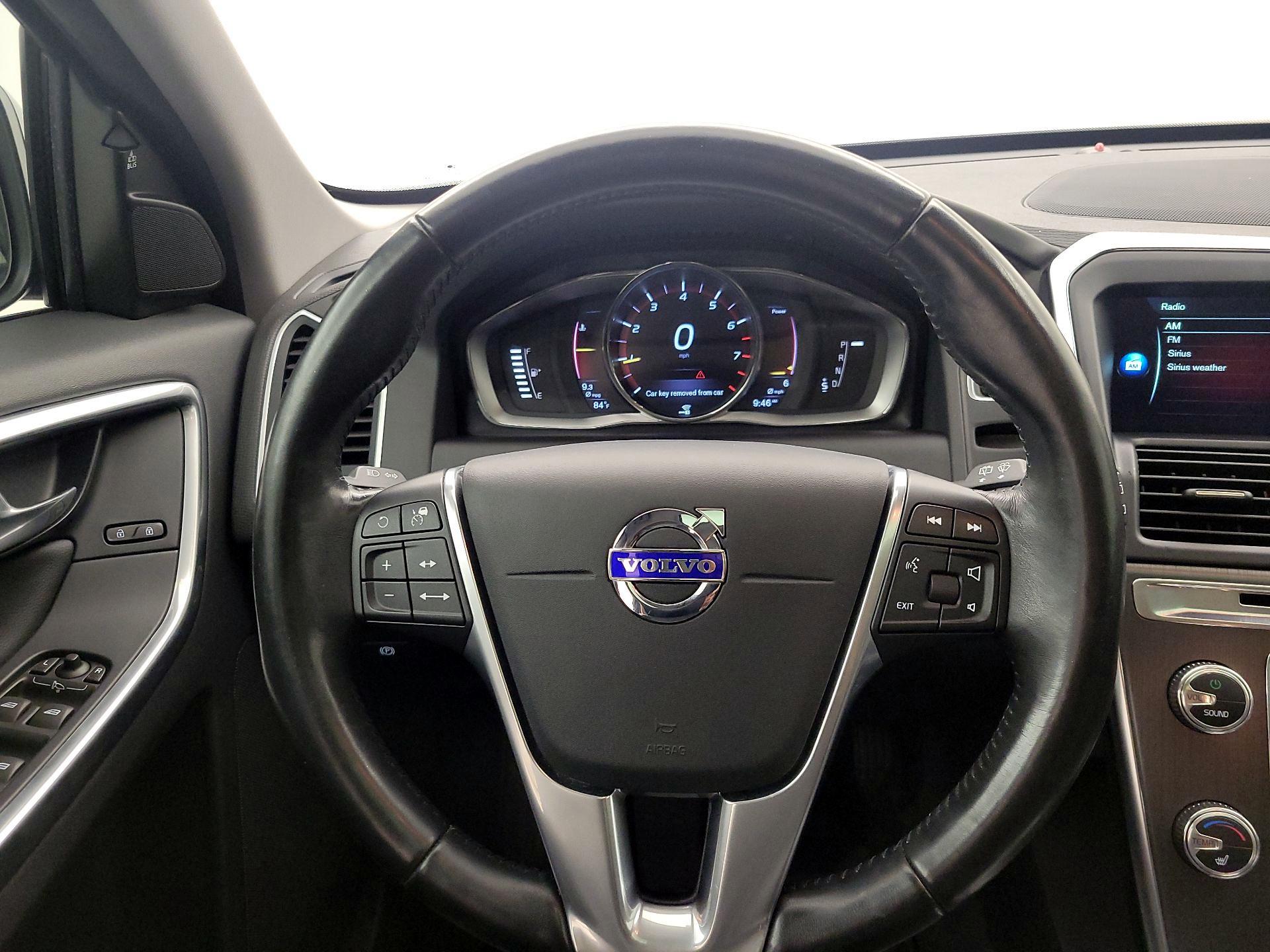 Thumbnail: 2016 Volvo XC60 - 10