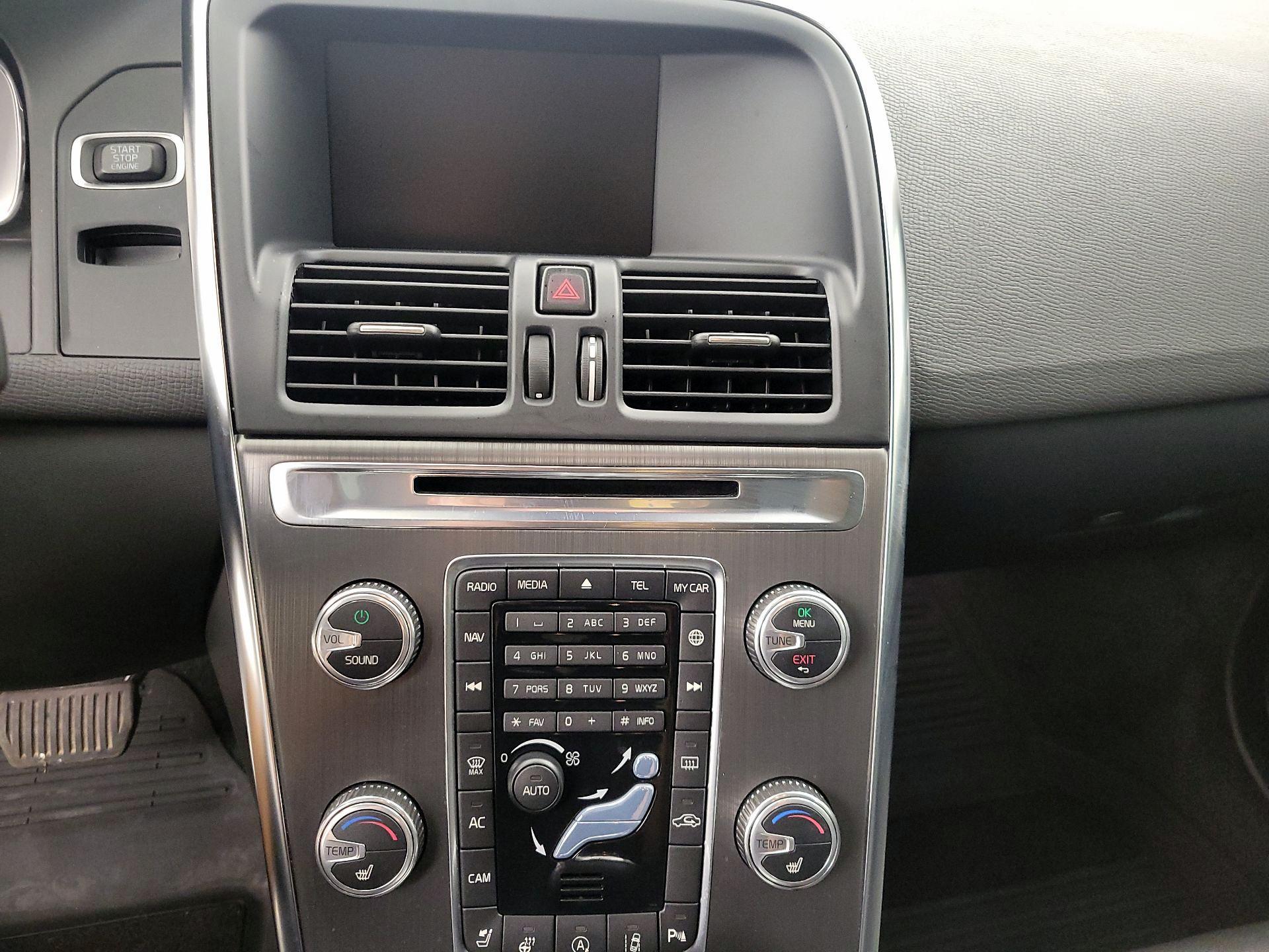 Thumbnail: 2016 Volvo XC60 - 15