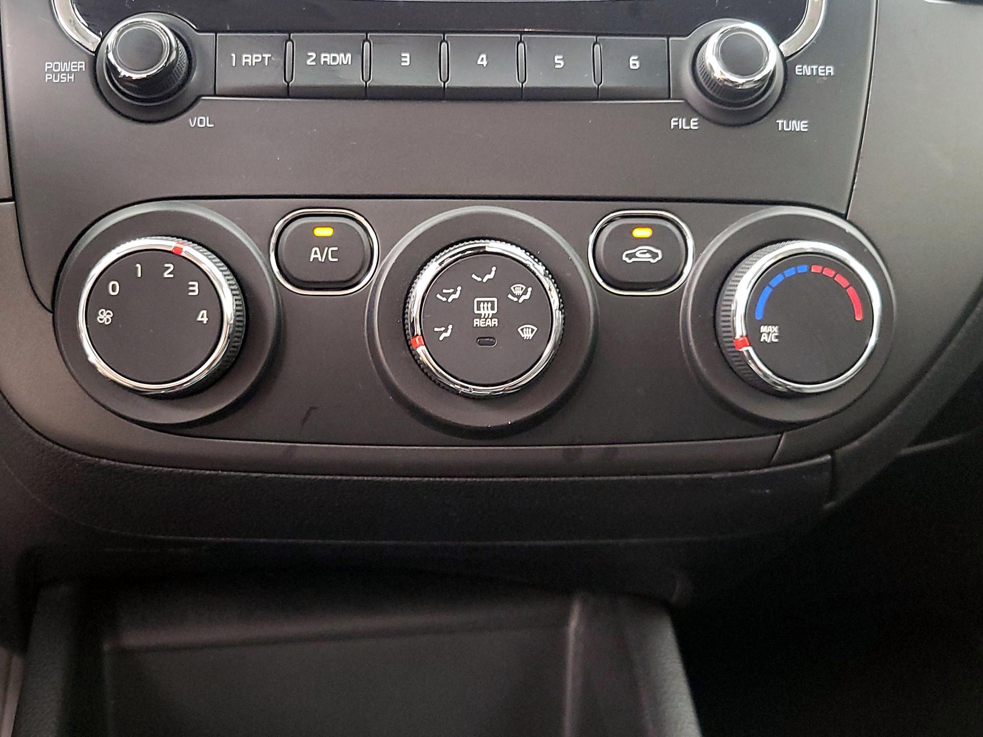 Thumbnail: 2018 Kia Forte - 15