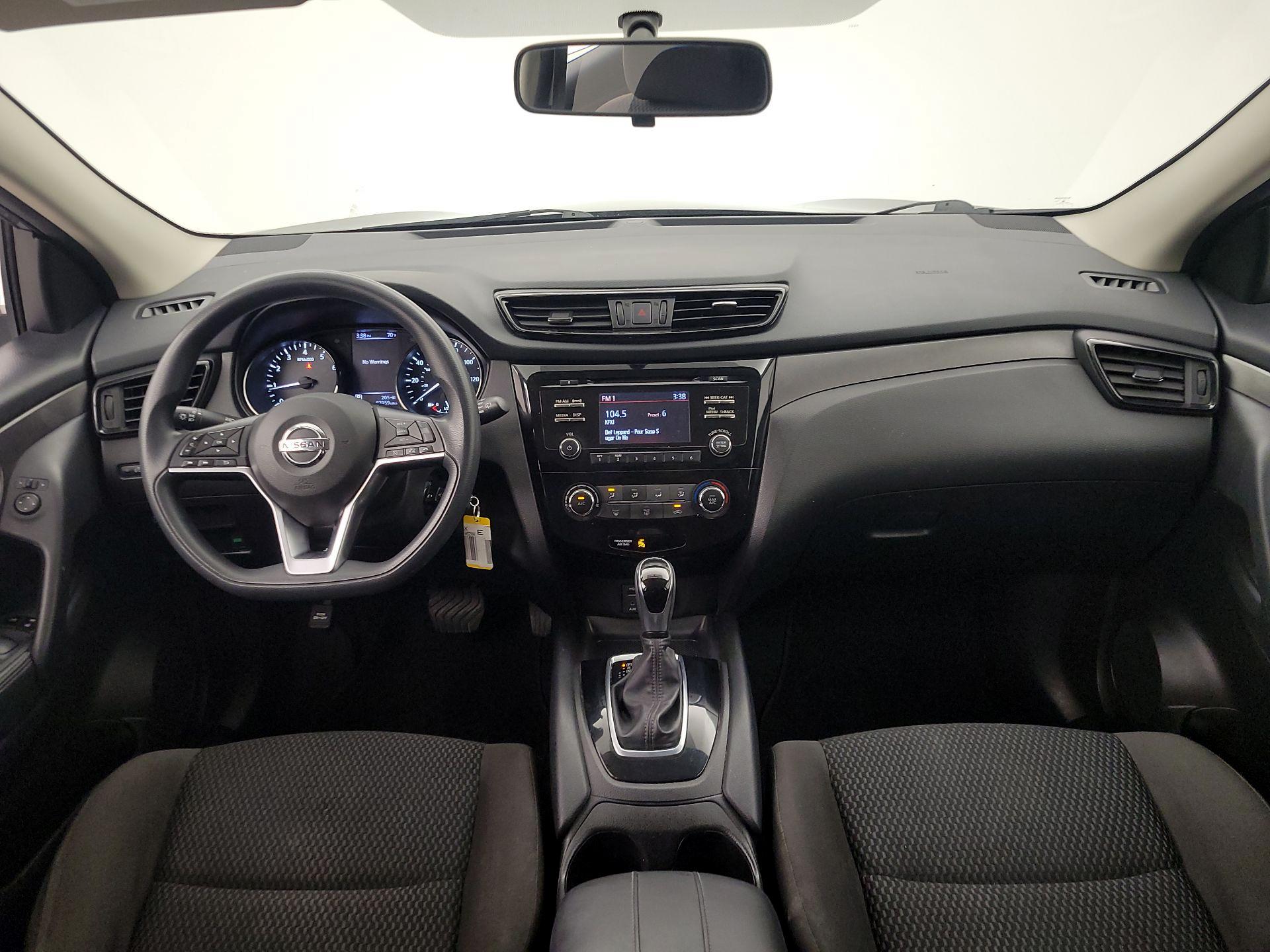 Thumbnail: 2017 Nissan Rogue Sport - 9