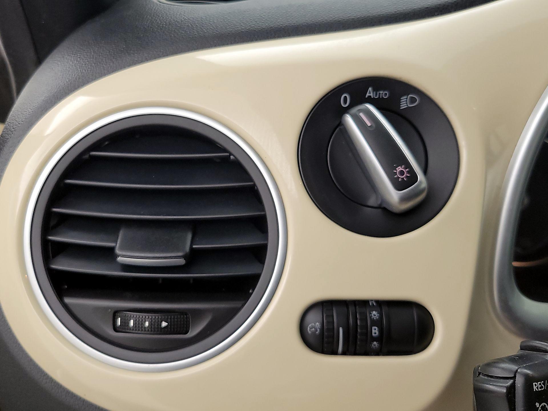 Thumbnail: 2019 Volkswagen Beetle - 13
