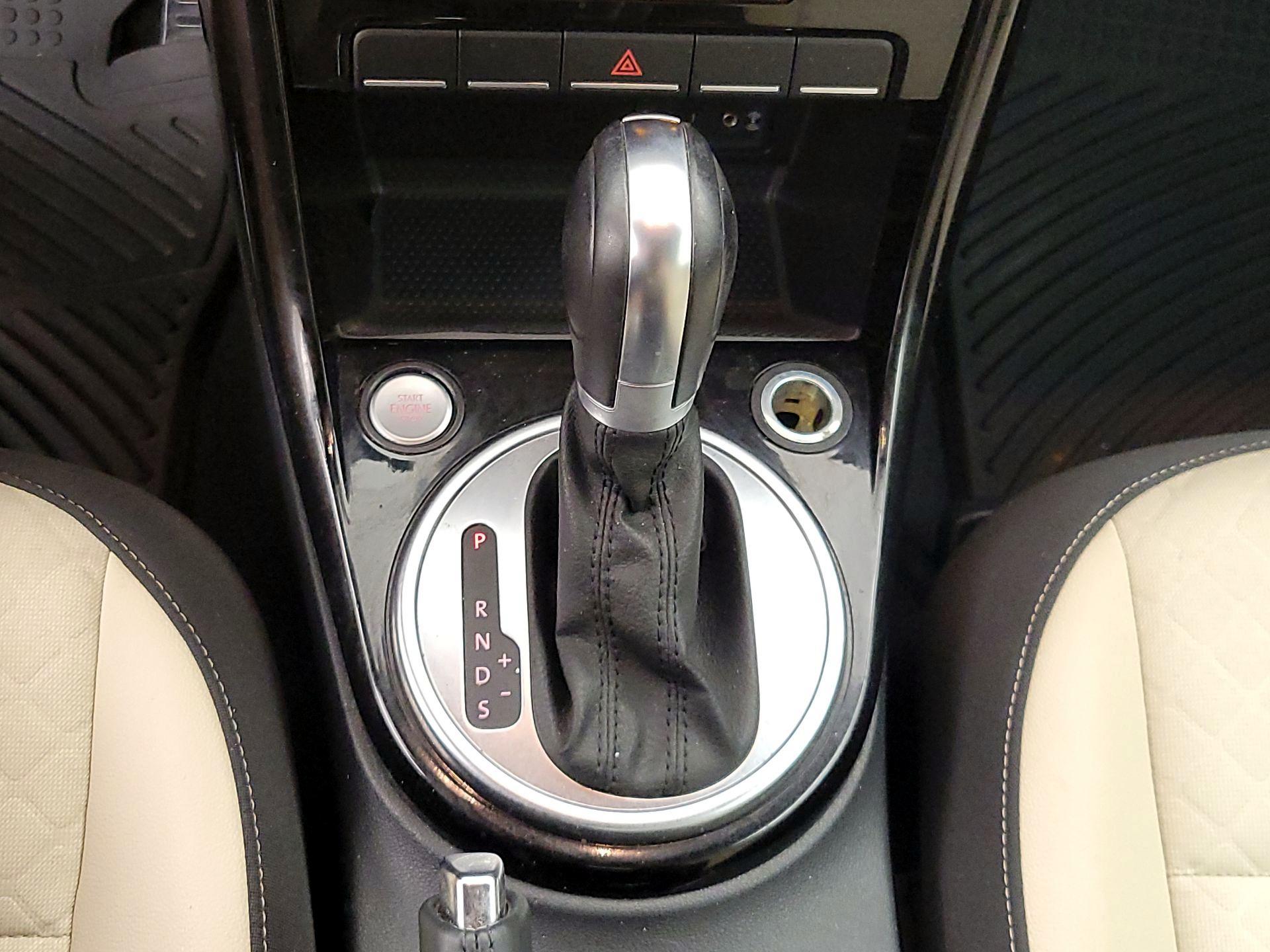 Thumbnail: 2019 Volkswagen Beetle - 17