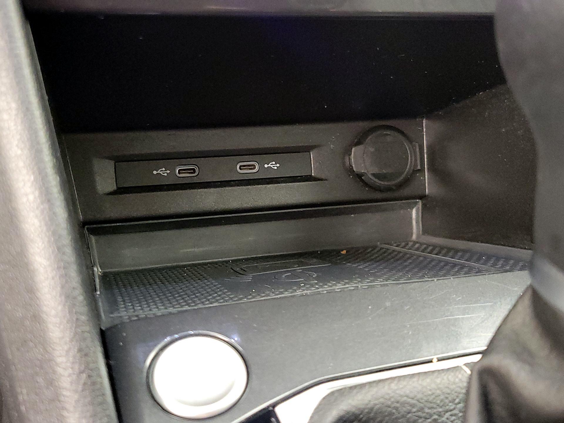 Thumbnail: 2022 Volkswagen Tiguan - 18