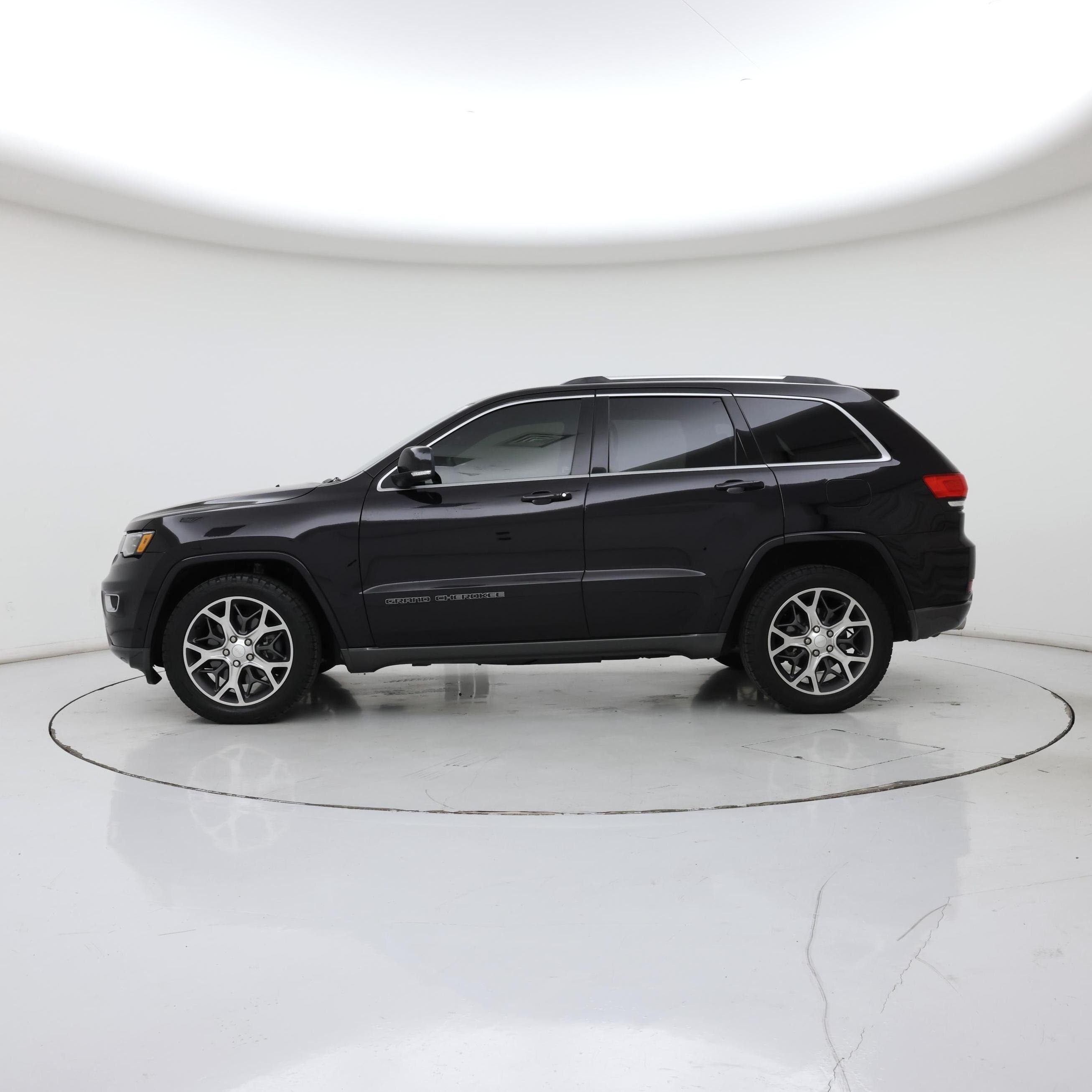 Thumbnail: 2018 Jeep Grand Cherokee - 3