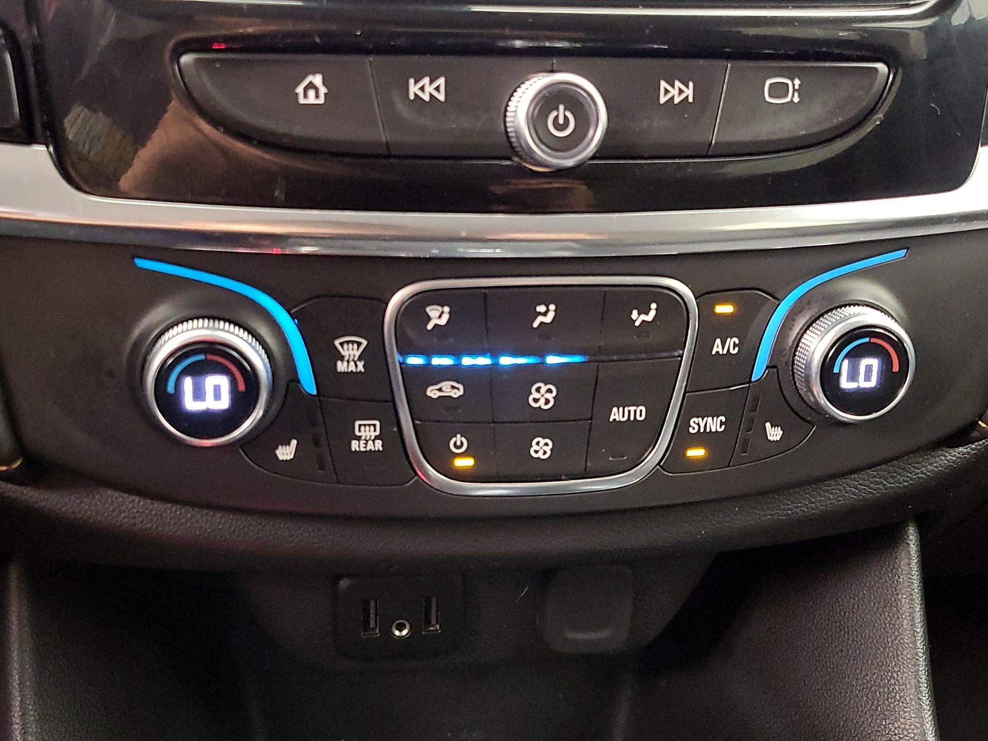 Thumbnail: 2021 Chevrolet Traverse - 16