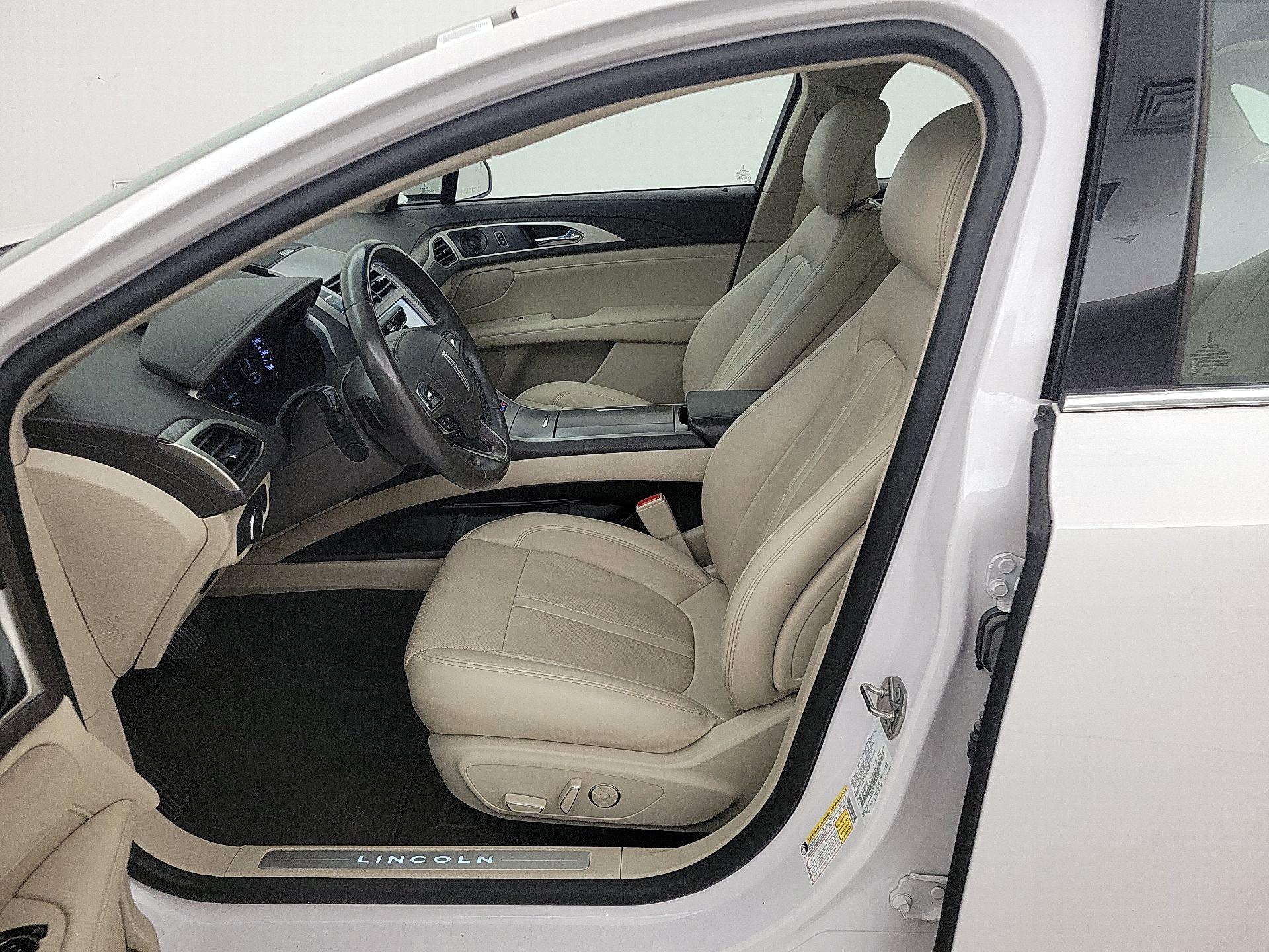 Thumbnail: 2019 Lincoln MKZ - 11