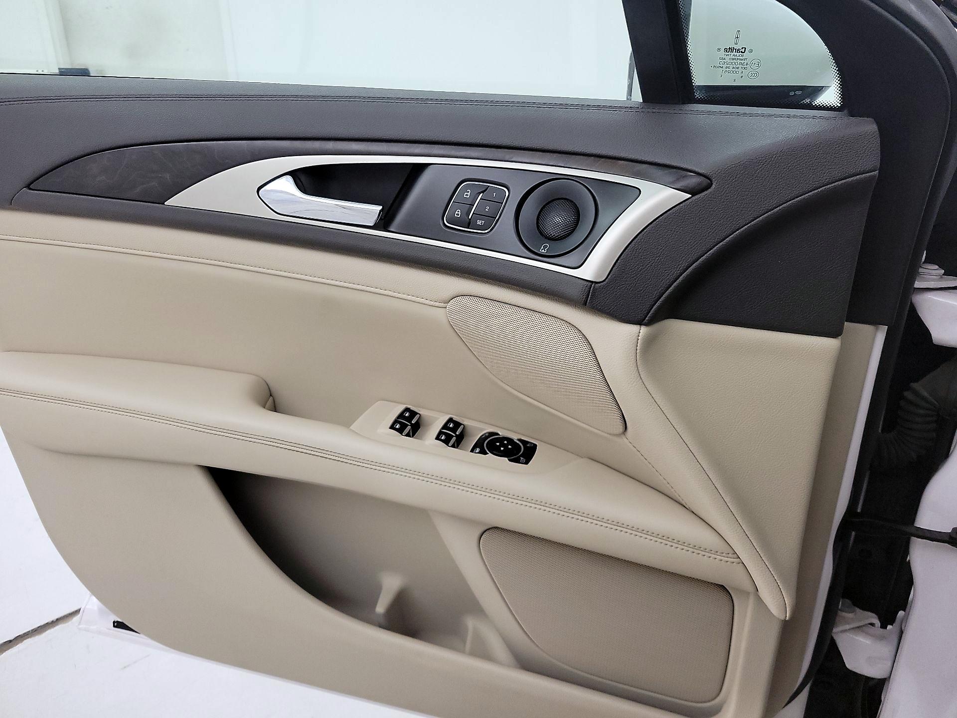 Thumbnail: 2019 Lincoln MKZ - 12