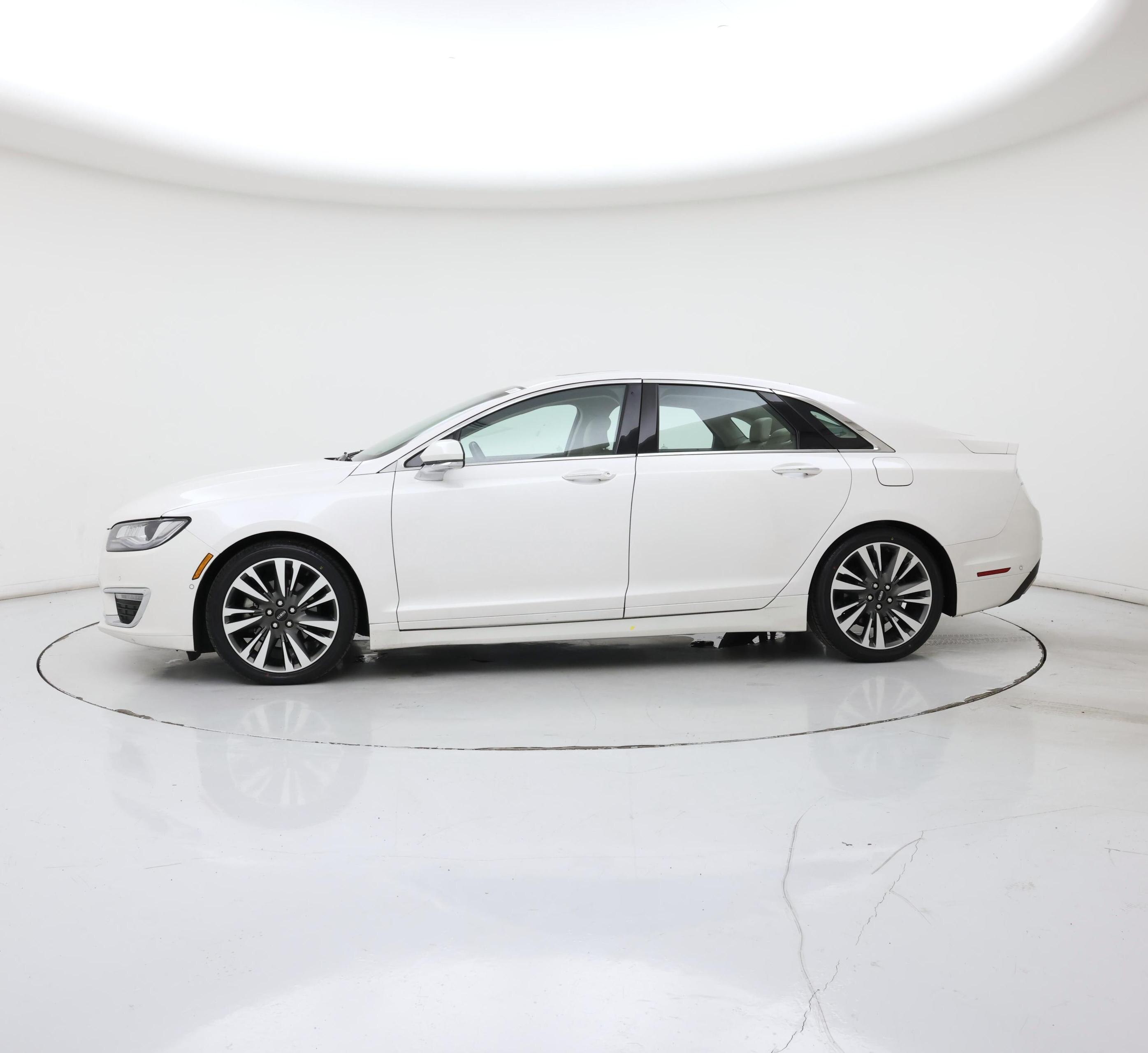 Thumbnail: 2019 Lincoln MKZ - 3