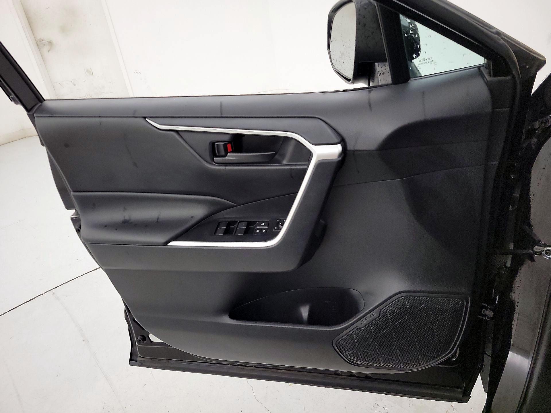 Thumbnail: 2021 Toyota RAV4 - 12