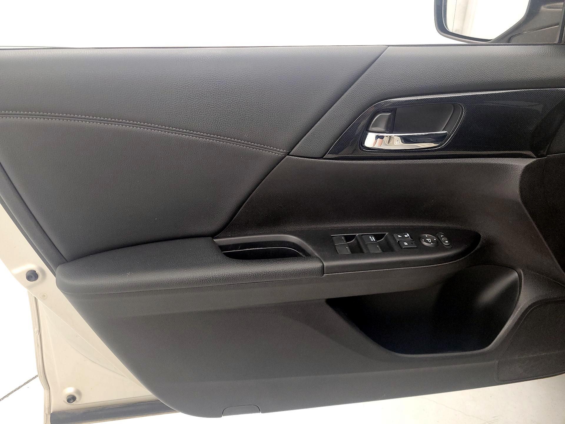 Thumbnail: 2015 Honda Accord - 12