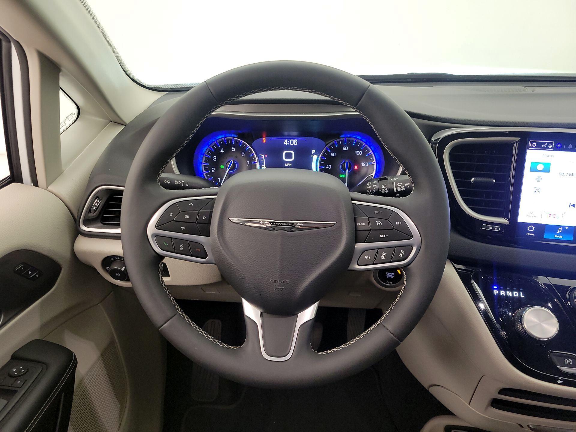 Thumbnail: 2024 Chrysler Pacifica - 10