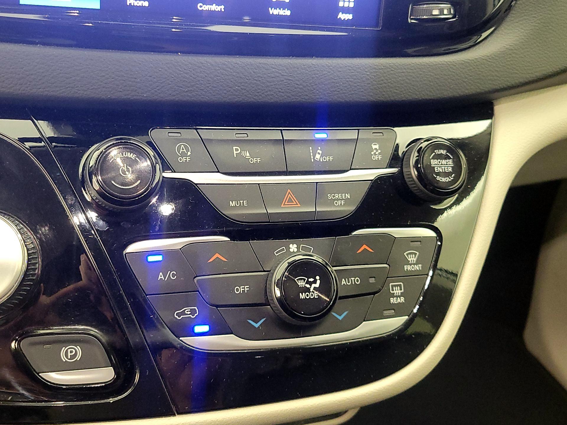 Thumbnail: 2024 Chrysler Pacifica - 16