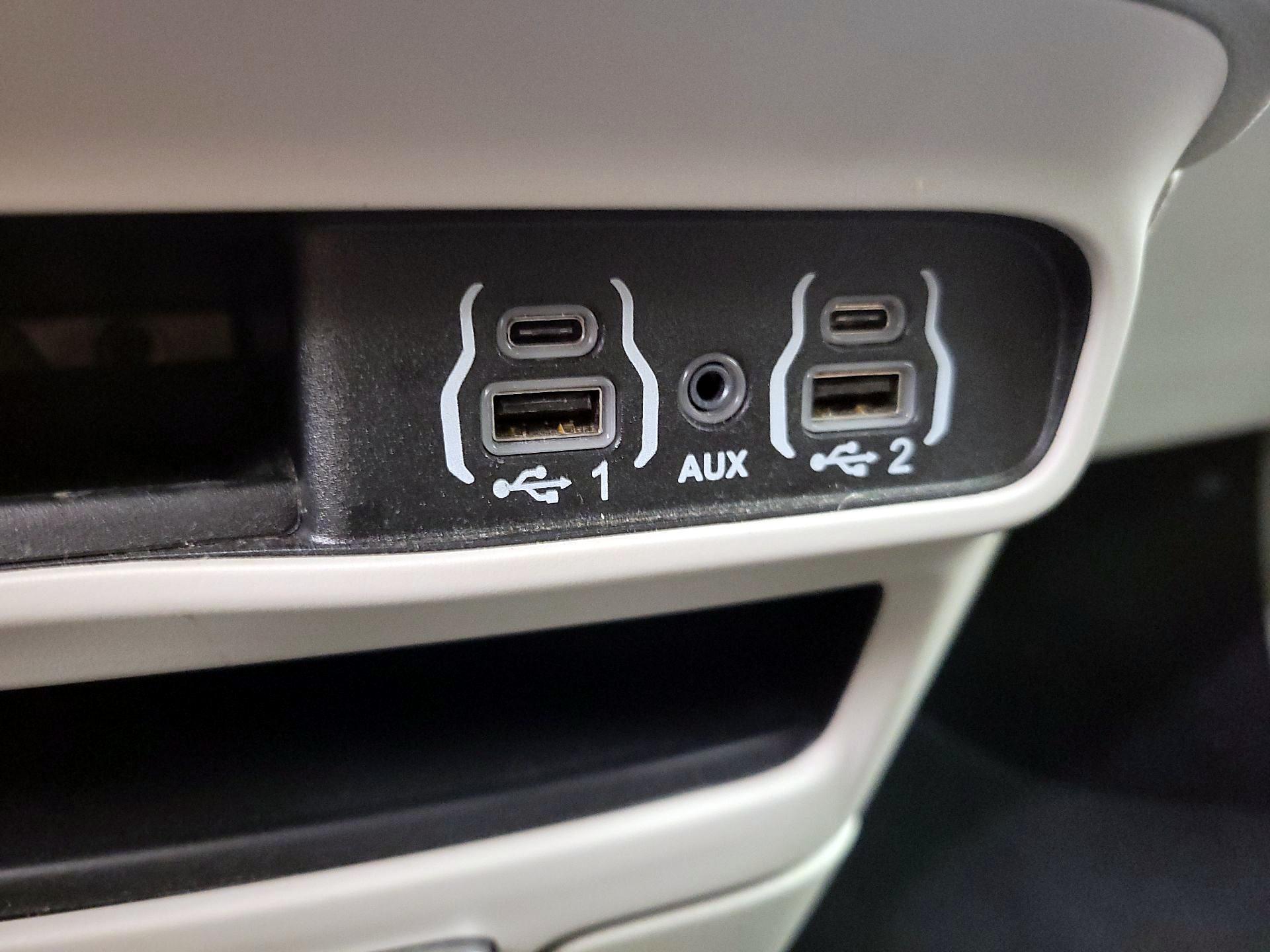 Thumbnail: 2024 Chrysler Pacifica - 18