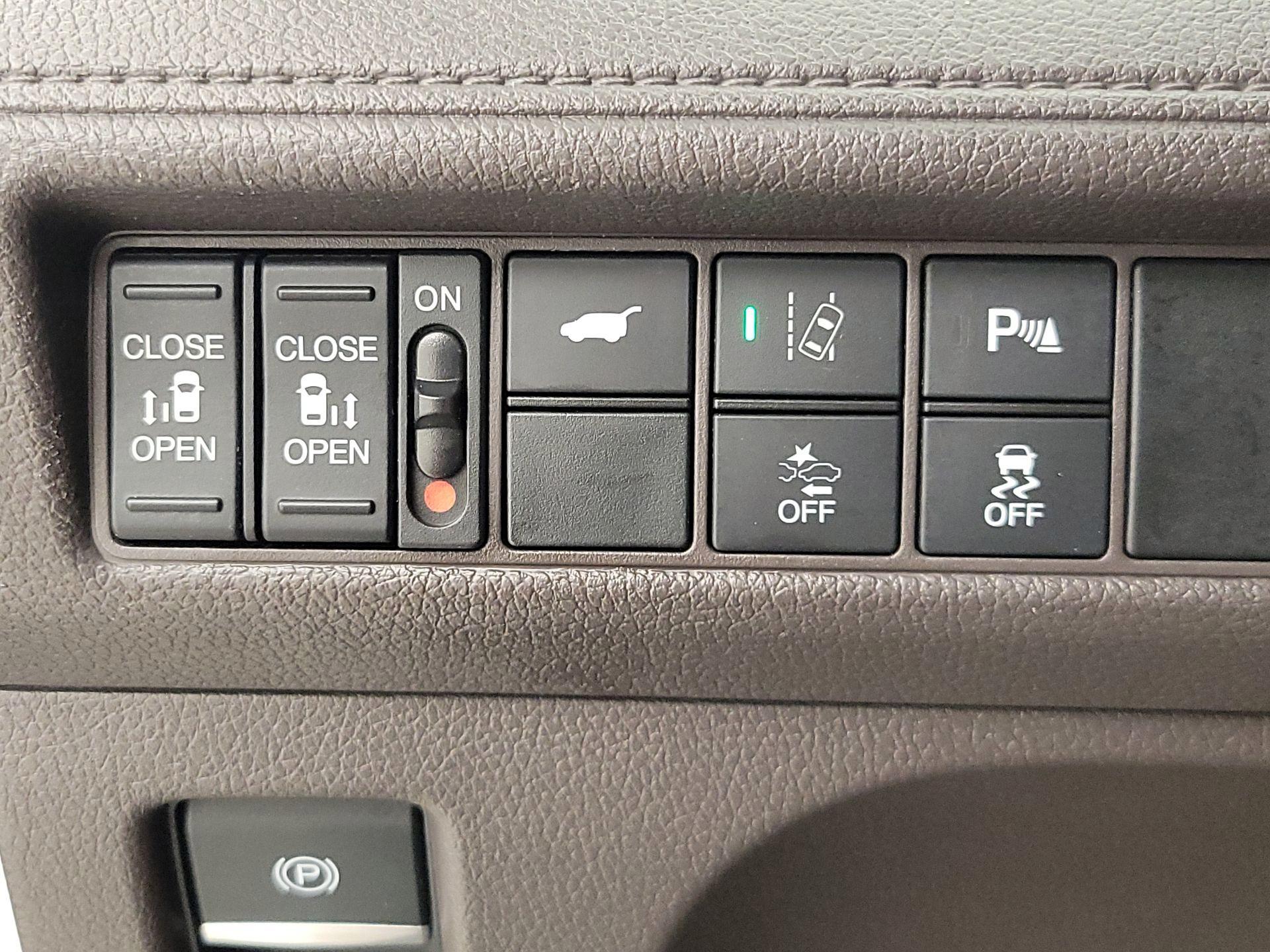 Thumbnail: 2019 Honda Odyssey - 13