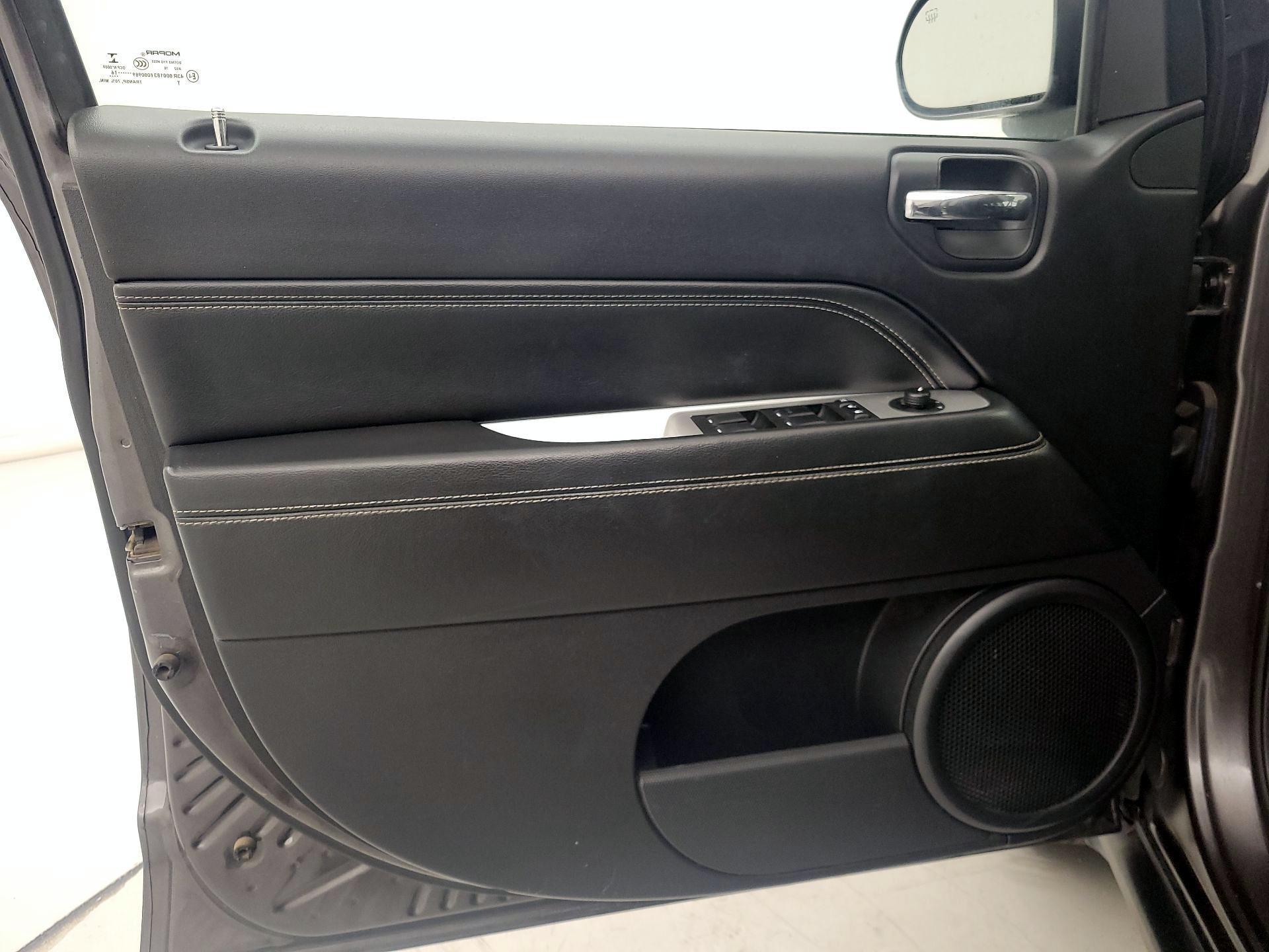 Thumbnail: 2016 Jeep Compass - 12
