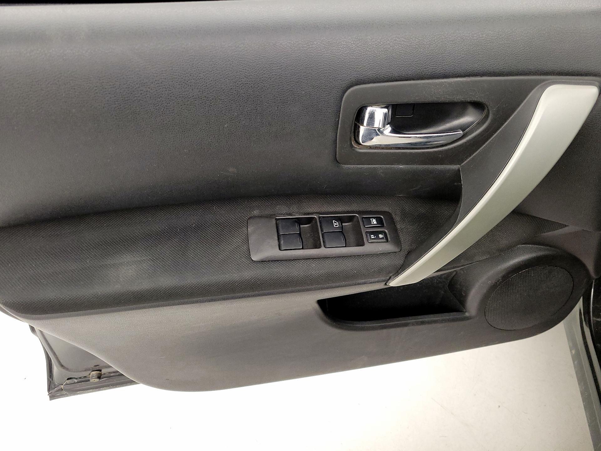 Thumbnail: 2015 Nissan Rogue - 12