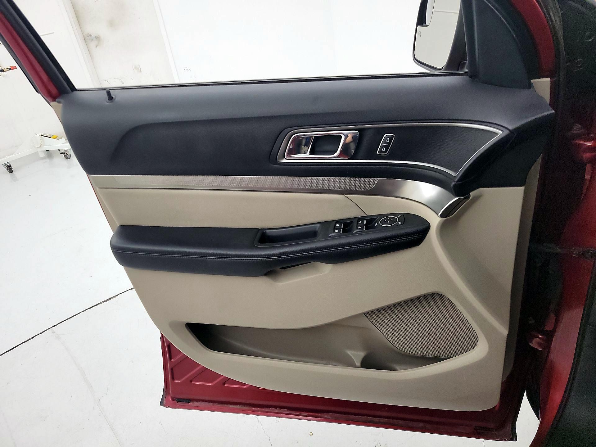 Thumbnail: 2019 Ford Explorer - 12