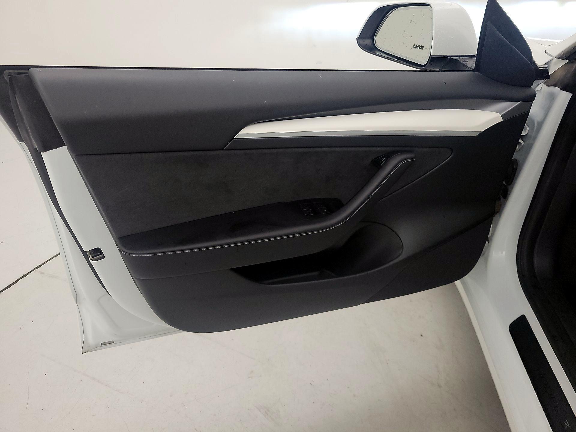 Thumbnail: 2023 Tesla Model 3 - 12