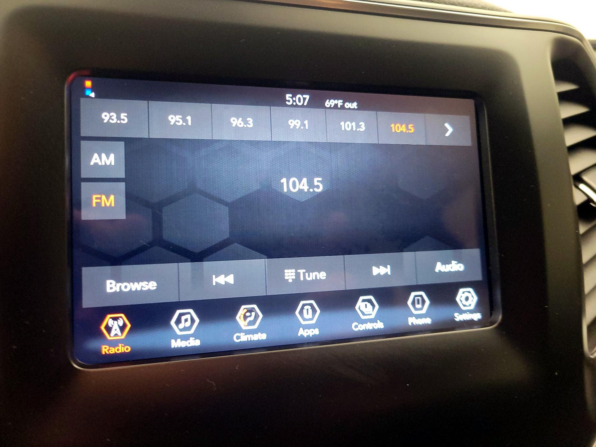 Thumbnail: 2021 Jeep Cherokee - 15
