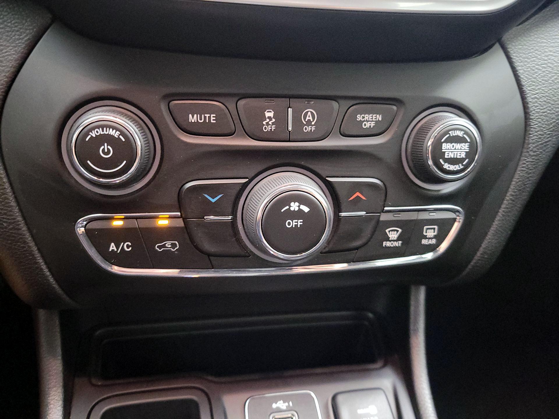 Thumbnail: 2021 Jeep Cherokee - 16