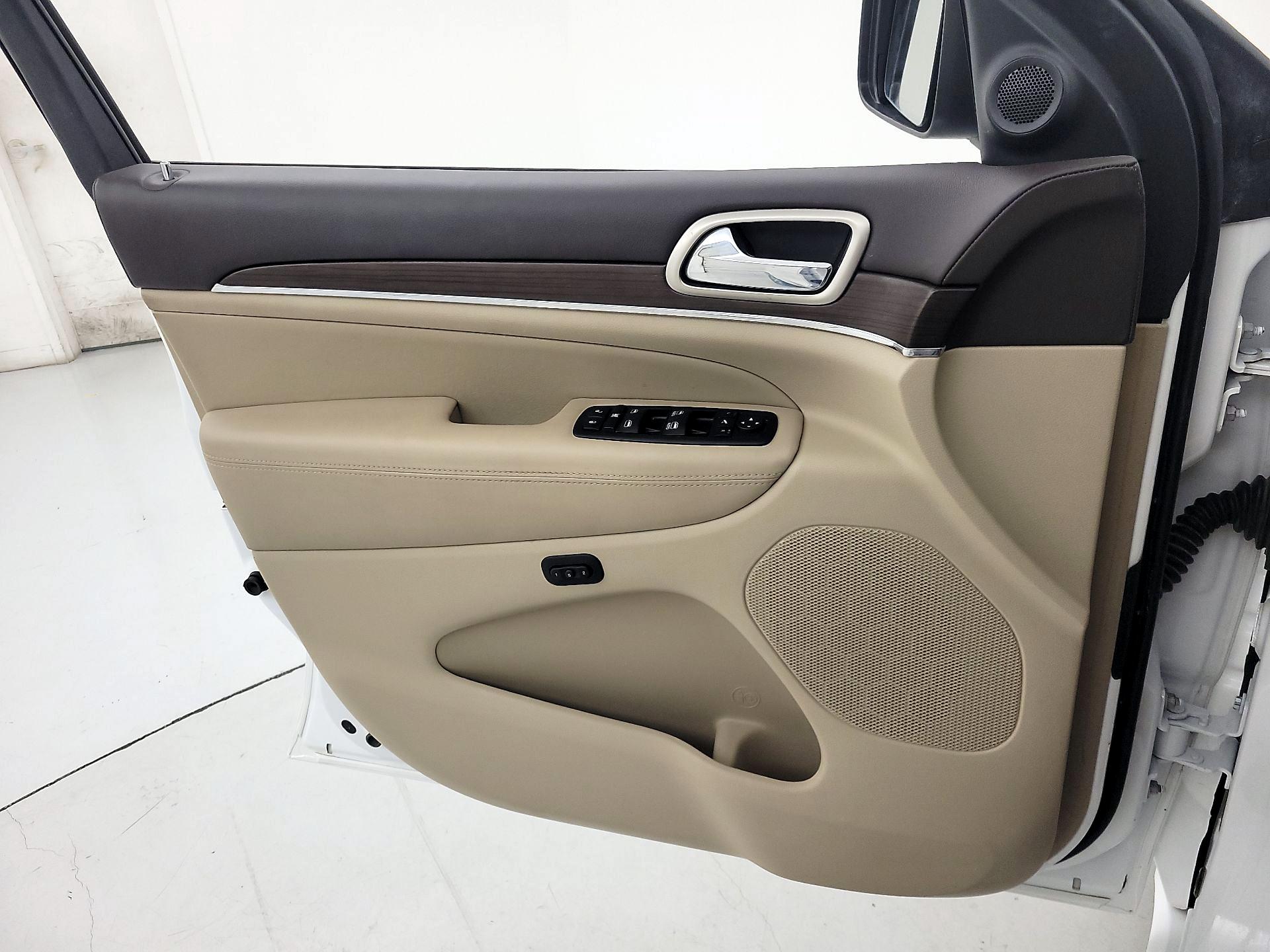 Thumbnail: 2016 Jeep Grand Cherokee - 12