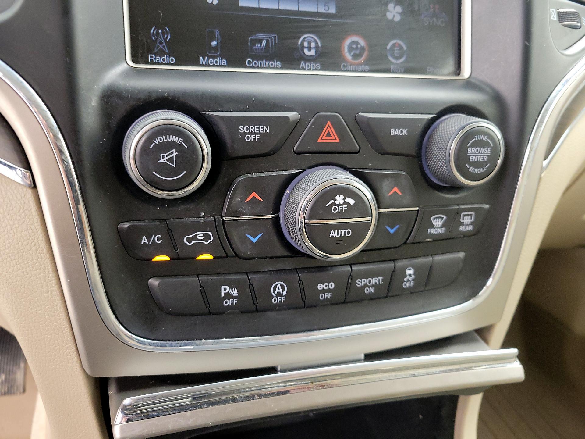 Thumbnail: 2016 Jeep Grand Cherokee - 17