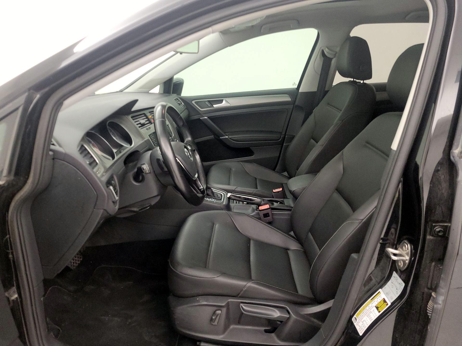 Thumbnail: 2017 Volkswagen Golf - 11