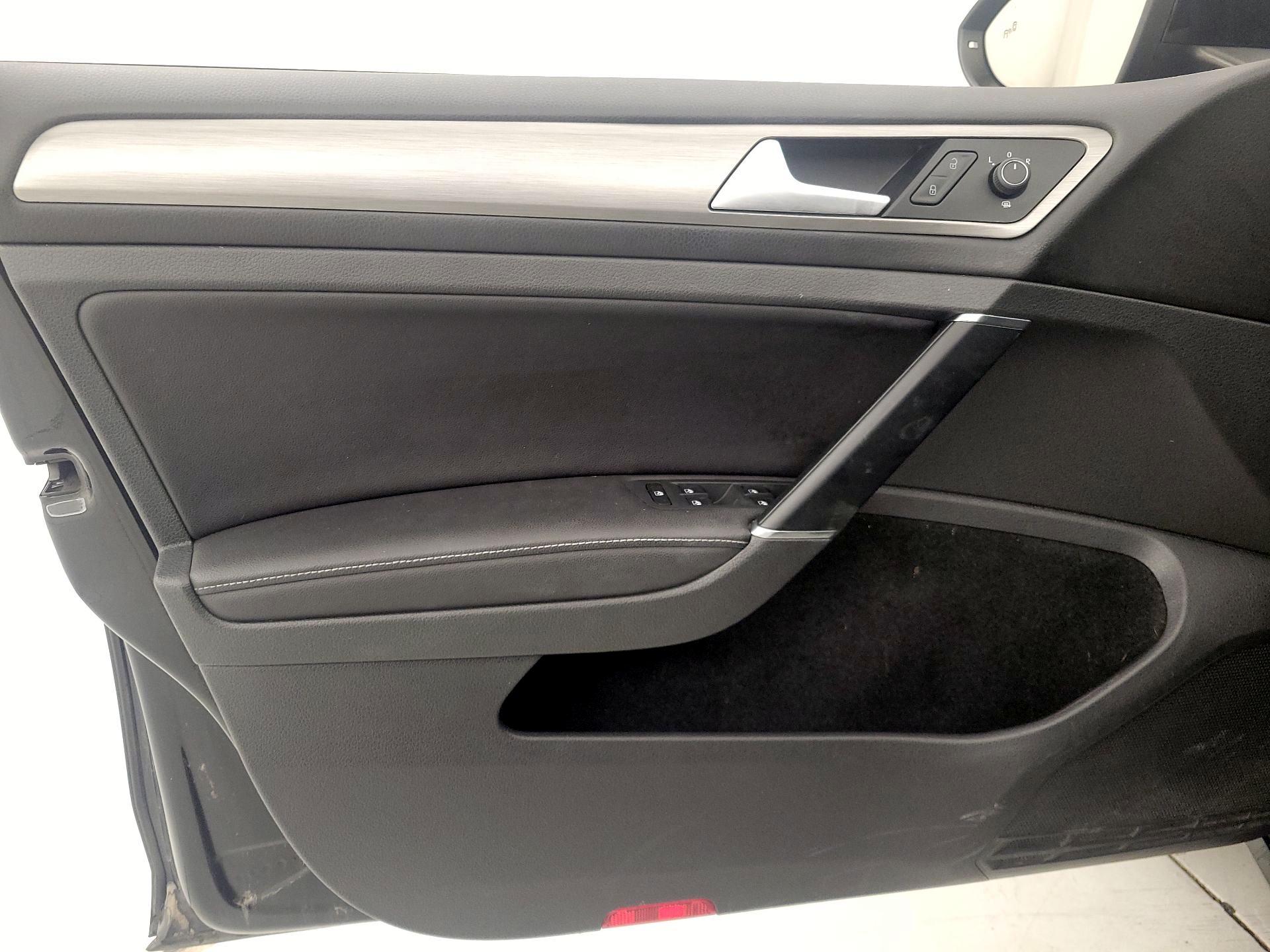 Thumbnail: 2017 Volkswagen Golf - 12