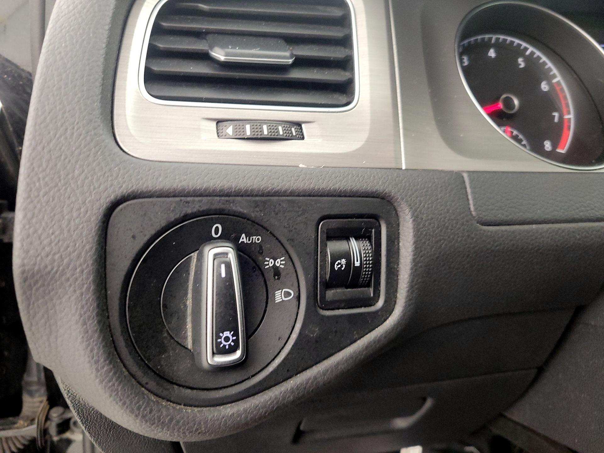 Thumbnail: 2017 Volkswagen Golf - 13