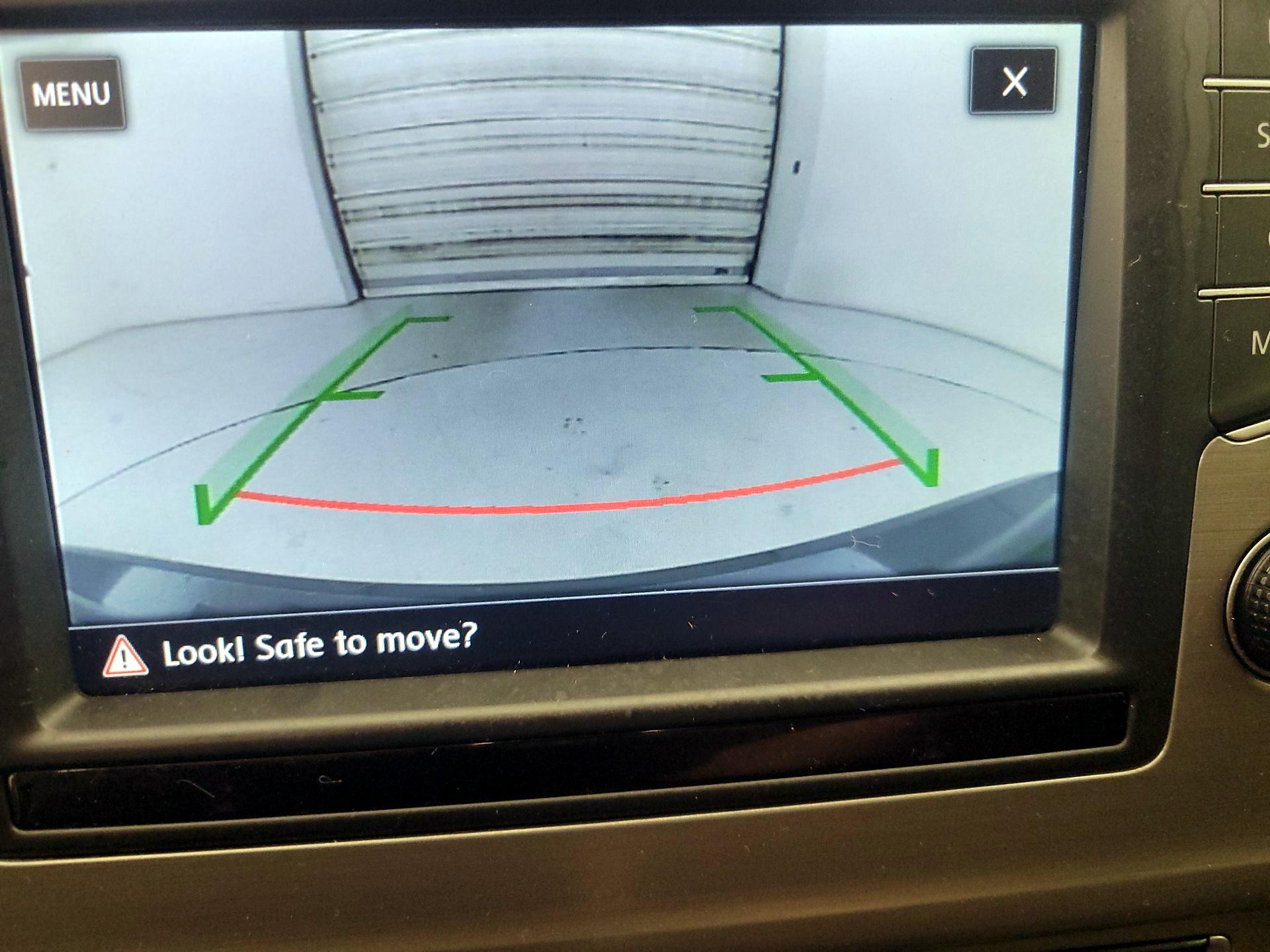 Thumbnail: 2017 Volkswagen Golf - 14