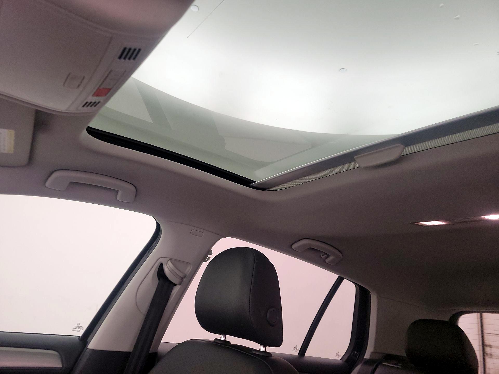 Thumbnail: 2017 Volkswagen Golf - 19