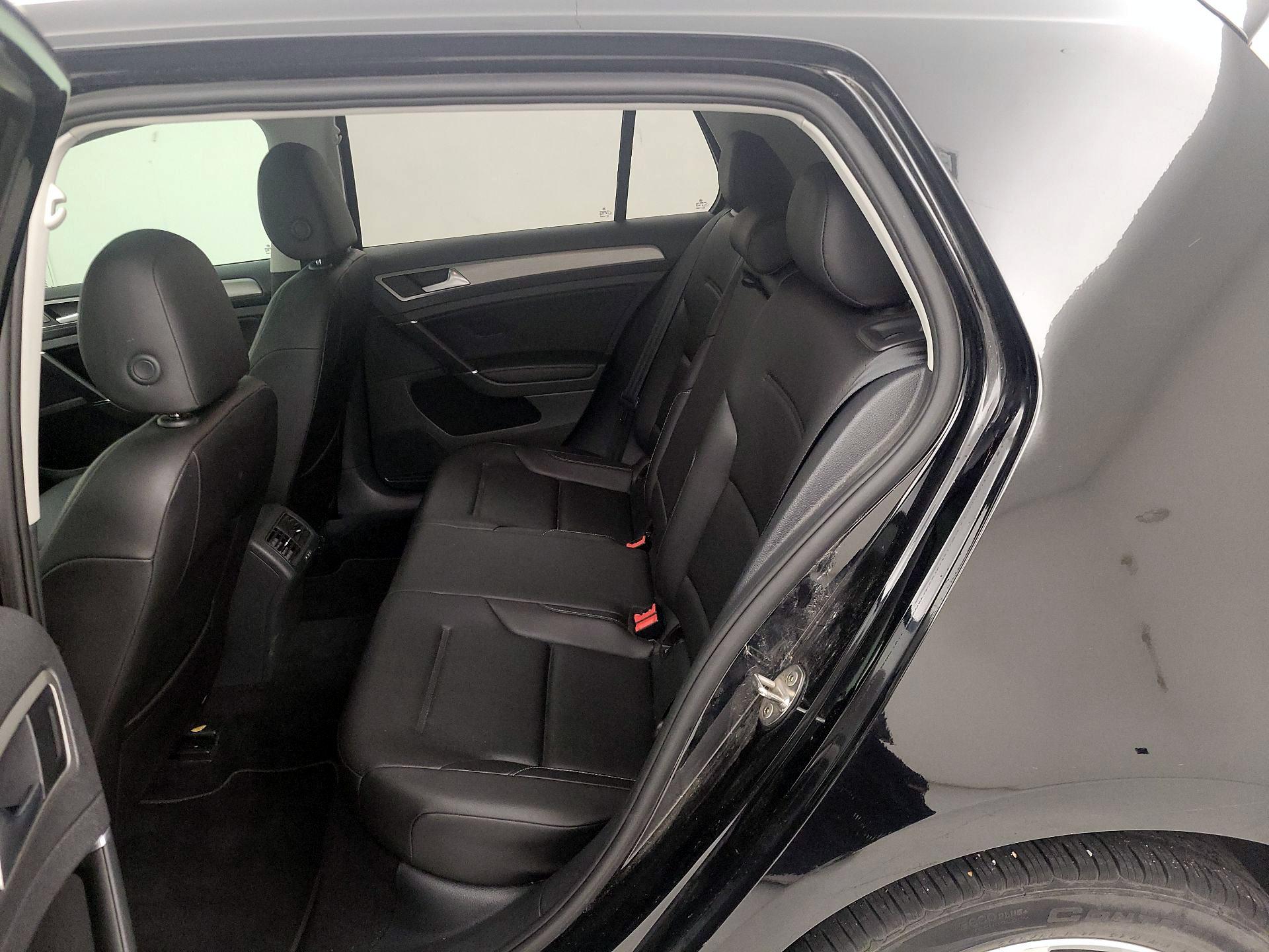 Thumbnail: 2017 Volkswagen Golf - 20