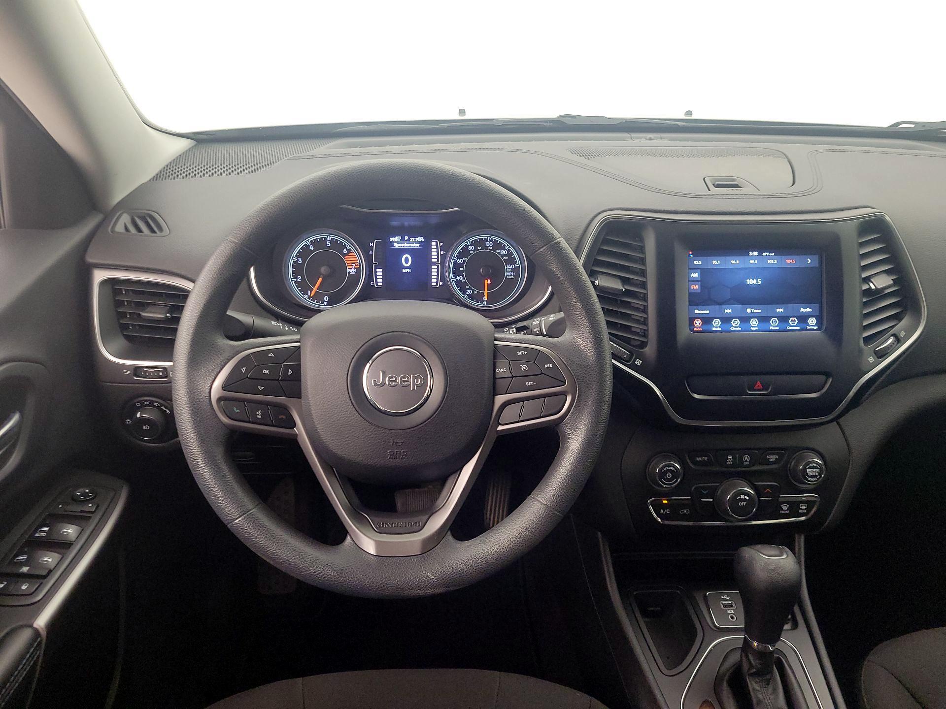 Thumbnail: 2019 Jeep Cherokee - 10