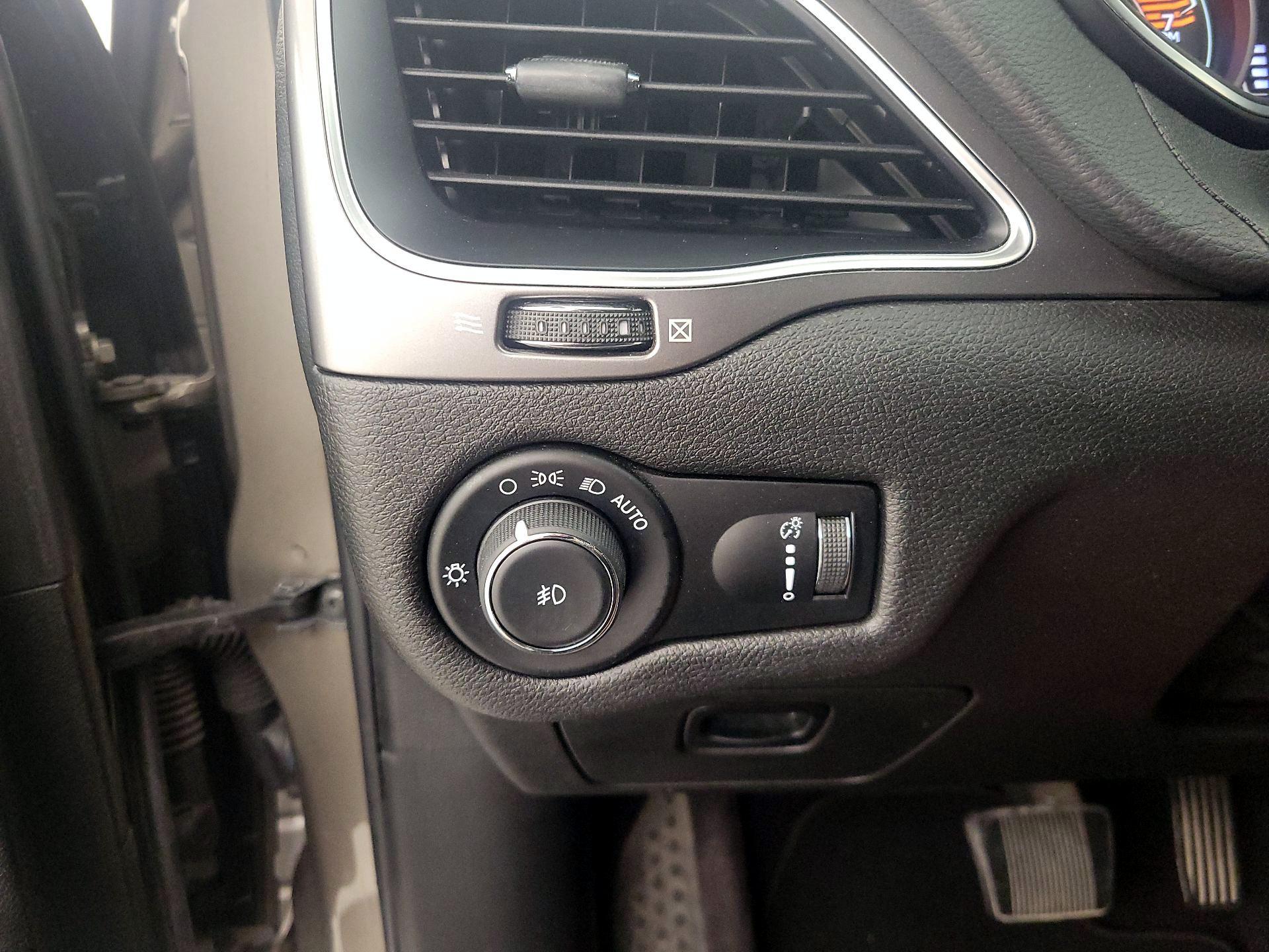 Thumbnail: 2019 Jeep Cherokee - 13