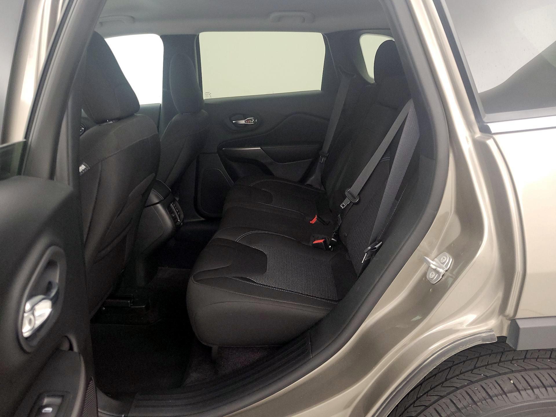 Thumbnail: 2019 Jeep Cherokee - 19