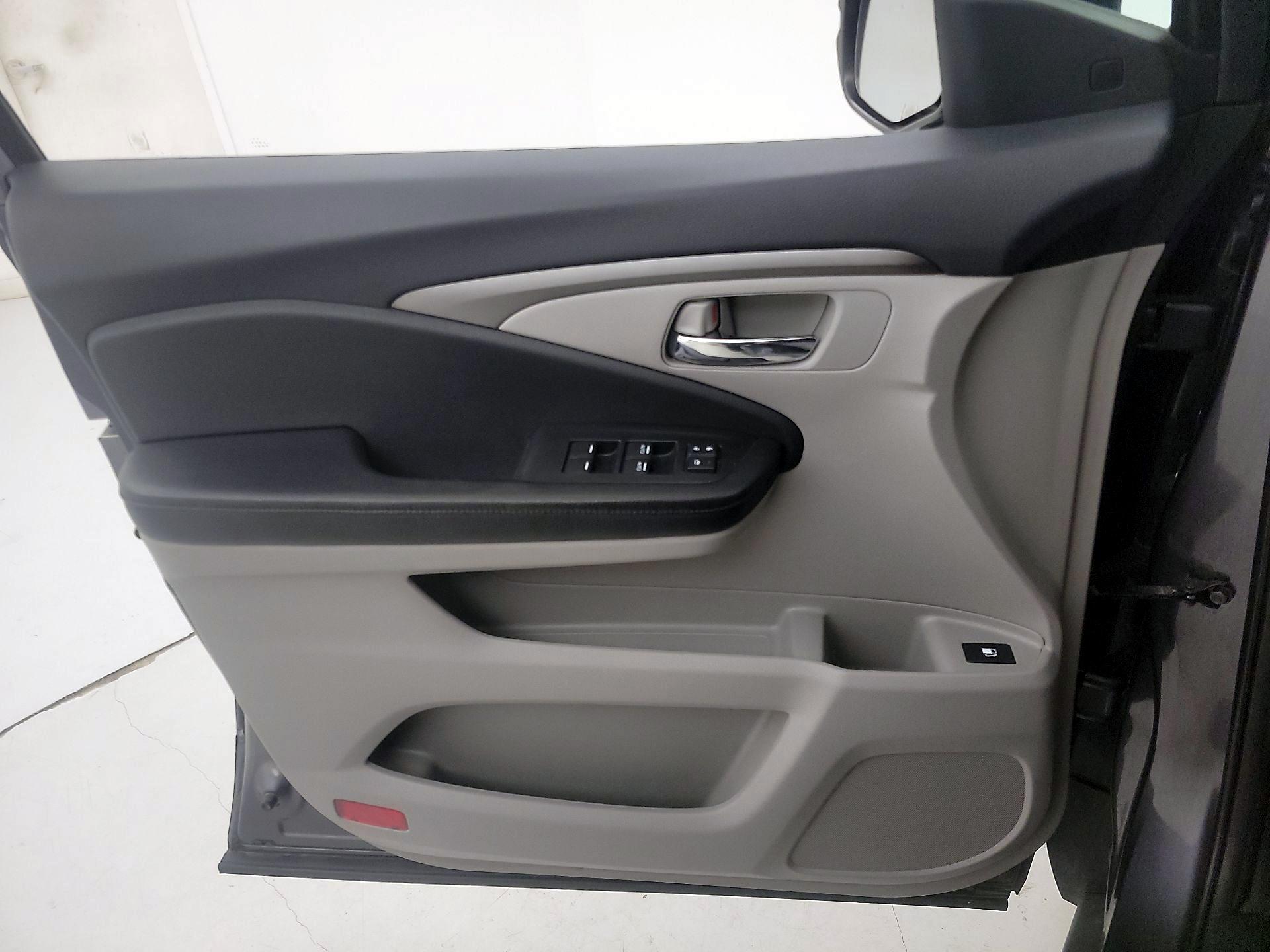 Thumbnail: 2019 Honda Pilot - 12