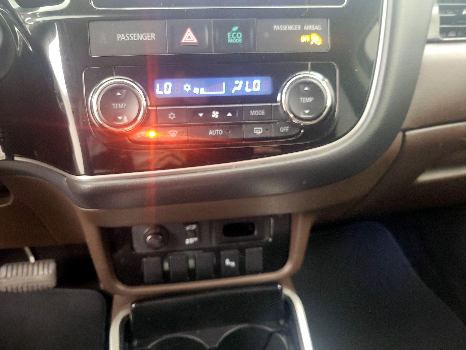 Thumbnail: 2018 Mitsubishi Outlander - 16